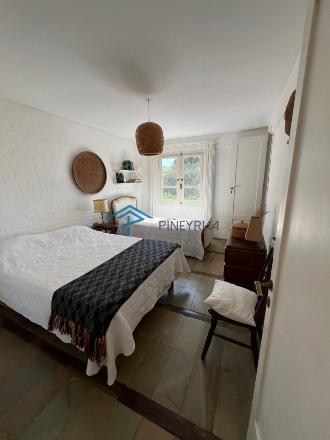 Casa ID.363 - La Barra, Venta y Alquiler de Verano. Divina casa a 2 cuadras de Ruta 10. 3 dormitorios.