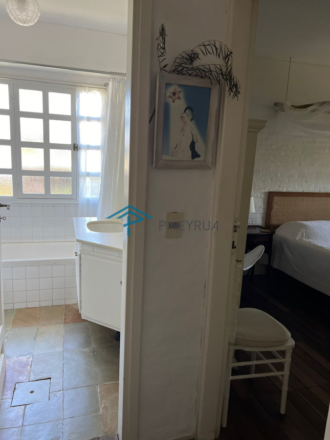 Casa ID.363 - La Barra, Venta y Alquiler de Verano. Divina casa a 2 cuadras de Ruta 10. 3 dormitorios.
