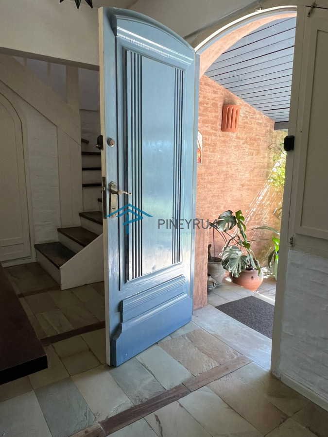 Casa ID.363 - La Barra, Venta y Alquiler de Verano. Divina casa a 2 cuadras de Ruta 10. 3 dormitorios.