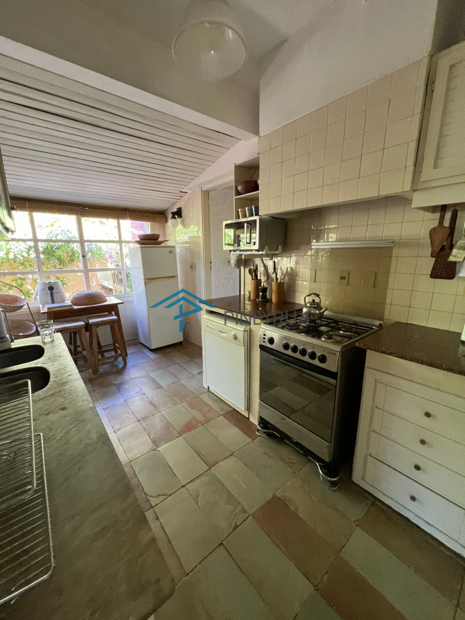 Casa ID.363 - La Barra, Venta y Alquiler de Verano. Divina casa a 2 cuadras de Ruta 10. 3 dormitorios.