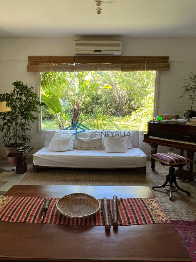 Casa ID.363 - La Barra, Venta y Alquiler de Verano. Divina casa a 2 cuadras de Ruta 10. 3 dormitorios.