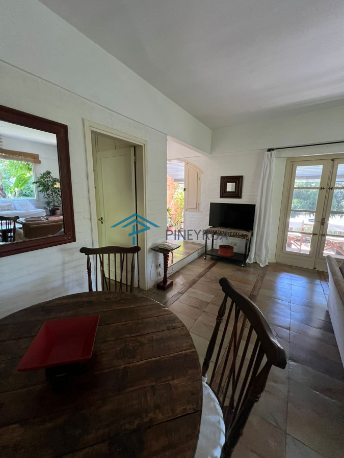 Casa ID.363 - La Barra, Venta y Alquiler de Verano. Divina casa a 2 cuadras de Ruta 10. 3 dormitorios.