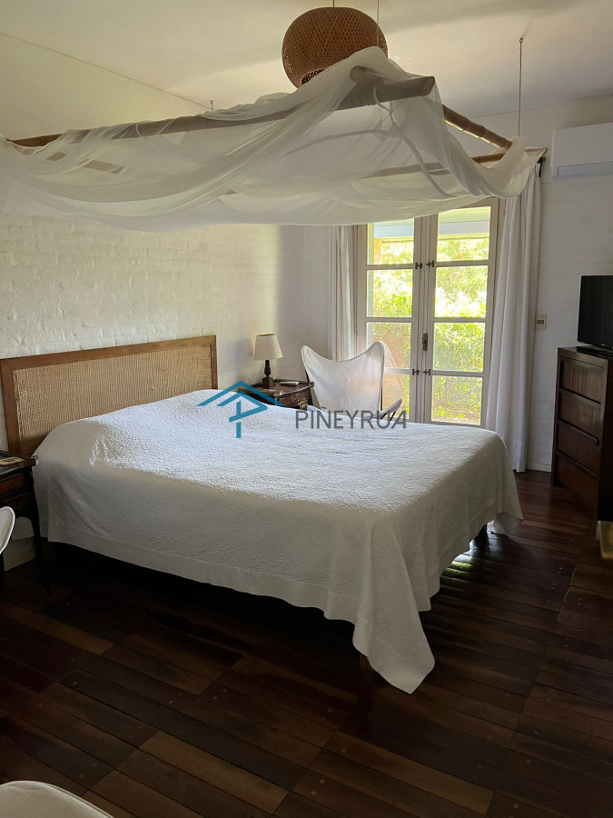 Casa ID.363 - La Barra, Venta y Alquiler de Verano. Divina casa a 2 cuadras de Ruta 10. 3 dormitorios.