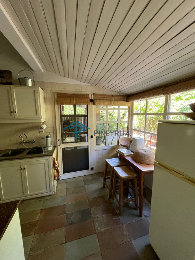 Casa ID.363 - La Barra, Venta y Alquiler de Verano. Divina casa a 2 cuadras de Ruta 10. 3 dormitorios.