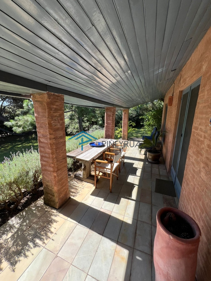 Casa ID.363 - La Barra, Venta y Alquiler de Verano. Divina casa a 2 cuadras de Ruta 10. 3 dormitorios.