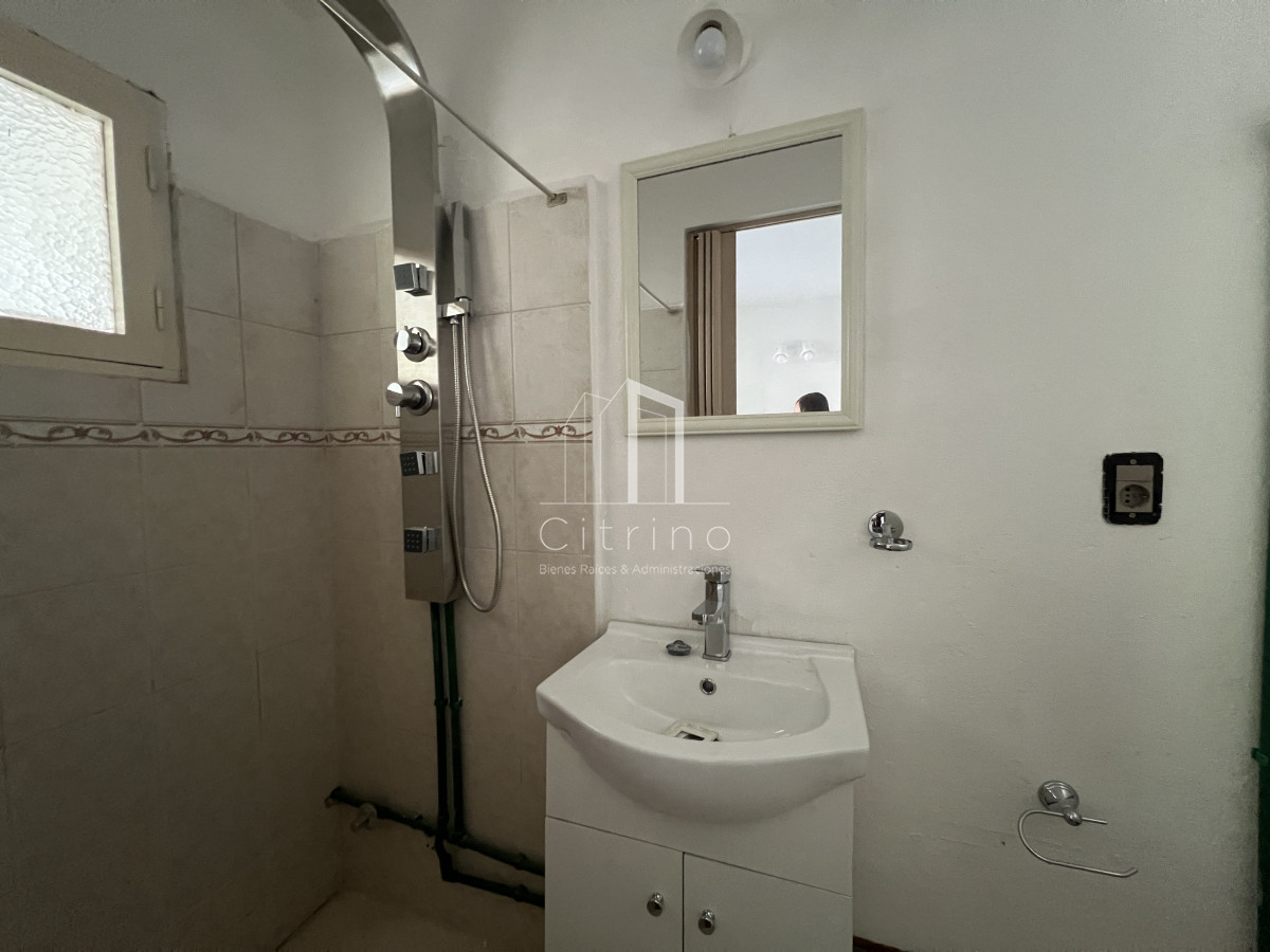 Casa ID.2295 - Casa en alquiler anual, mansa parada 43 primera línea 