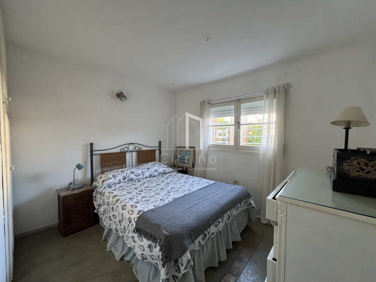 Casa ID.2295 - Casa en alquiler anual, mansa parada 43 primera línea 