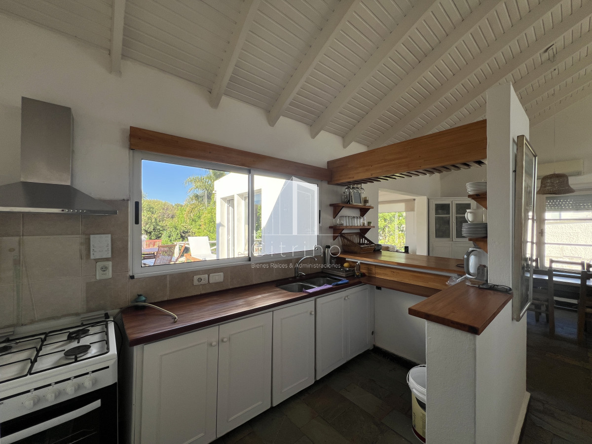Casa ID.2295 - Casa en alquiler anual, mansa parada 43 primera línea 