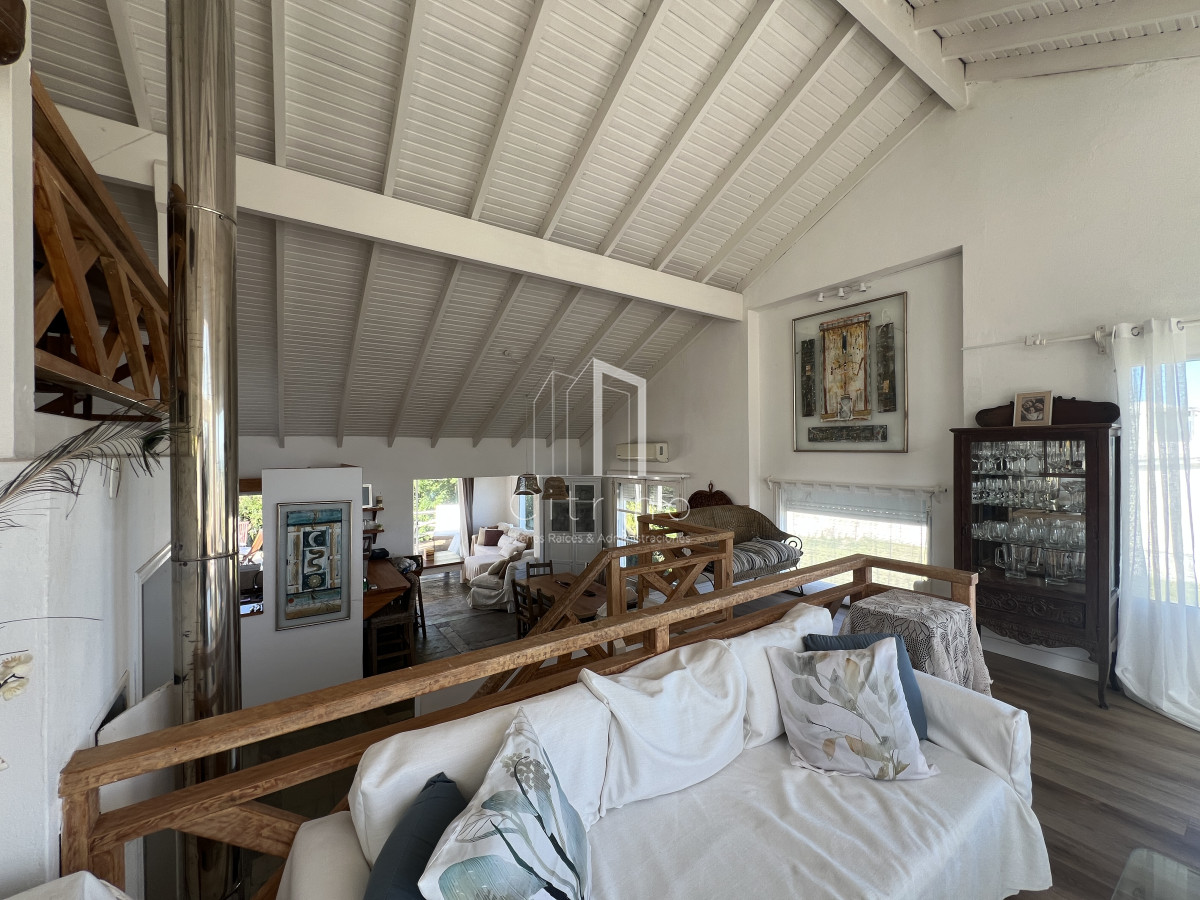 Casa ID.2295 - Casa en alquiler anual, mansa parada 43 primera línea 