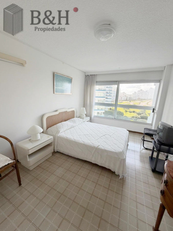 Apartamento ID.7569 - Venta de apartamento de 2 dormitorios en Playa Brava, Punta del Este