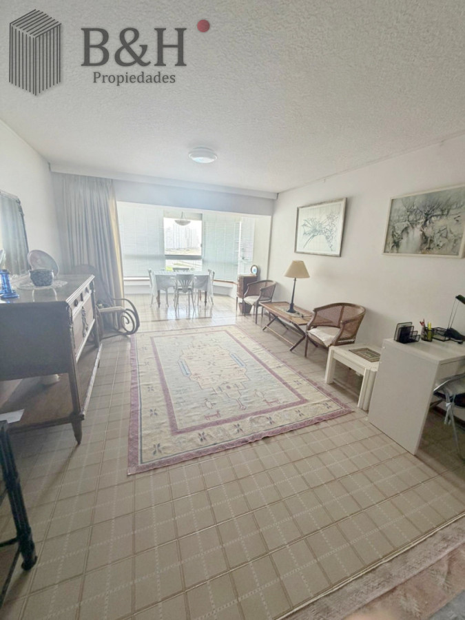 Apartamento ID.7569 - Venta de apartamento de 2 dormitorios en Playa Brava, Punta del Este