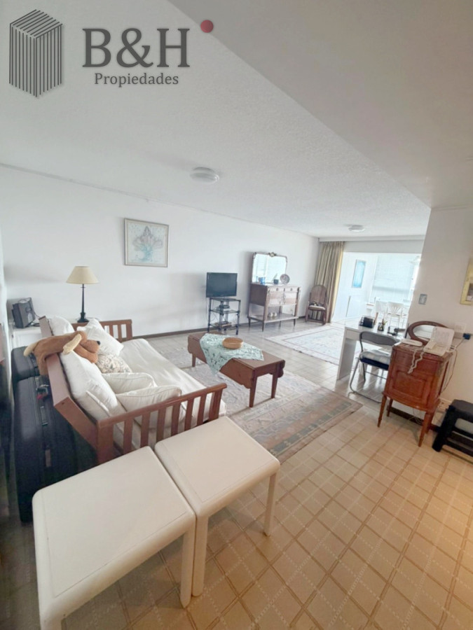 Apartamento ID.7569 - Venta de apartamento de 2 dormitorios en Playa Brava, Punta del Este