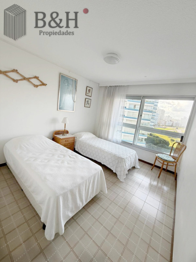 Apartamento ID.7569 - Venta de apartamento de 2 dormitorios en Playa Brava, Punta del Este