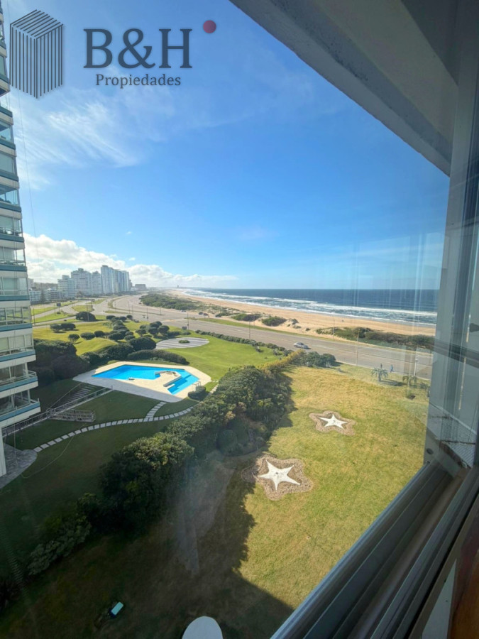 Apartamento ID.7569 - Venta de apartamento de 2 dormitorios en Playa Brava, Punta del Este