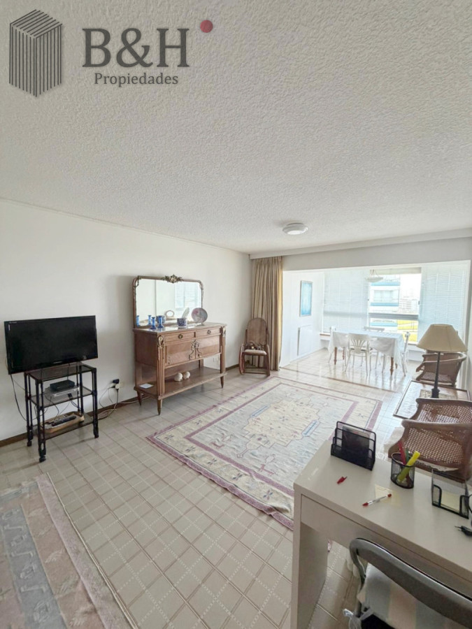 Apartamento ID.7569 - Venta de apartamento de 2 dormitorios en Playa Brava, Punta del Este