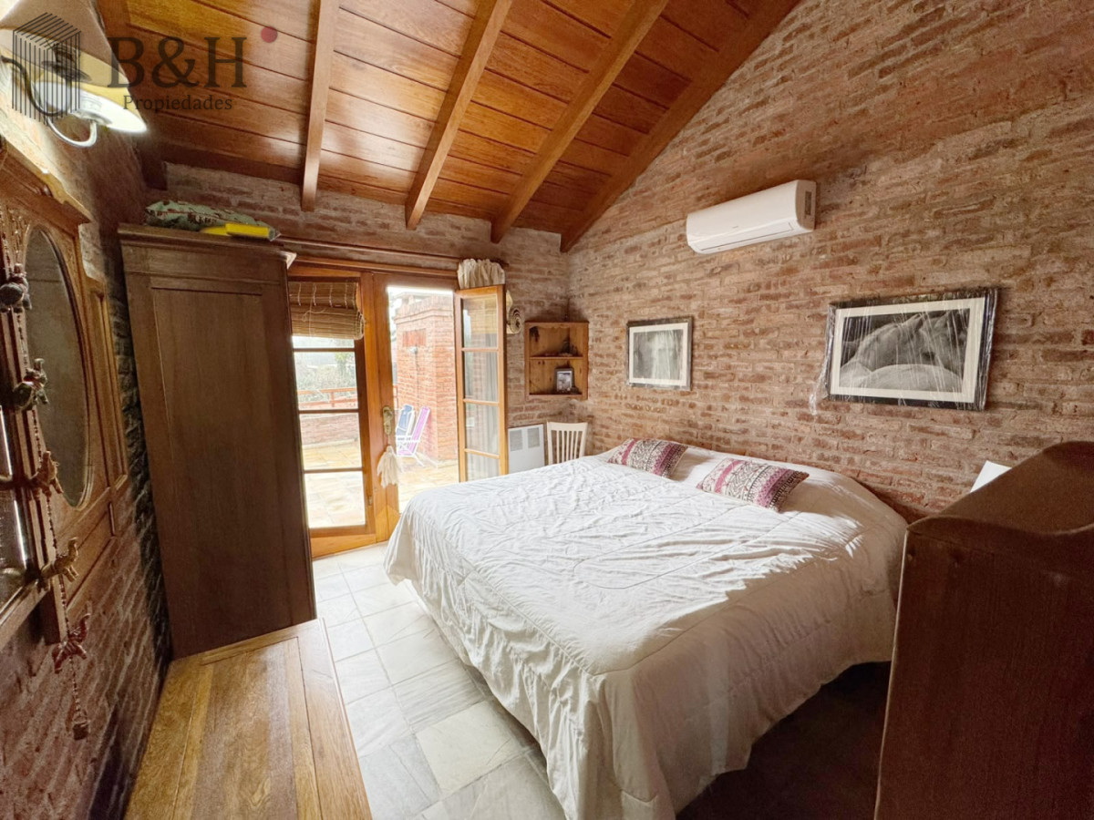Casa ID.8005 - Venta de casa de 4 dormitorios en Playa Mansa, Punta del Este