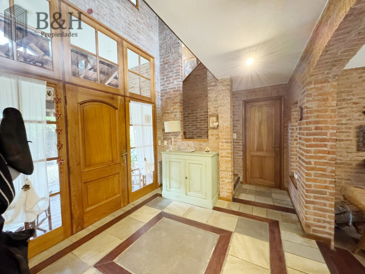 Casa ID.8005 - Venta de casa de 4 dormitorios en Playa Mansa, Punta del Este