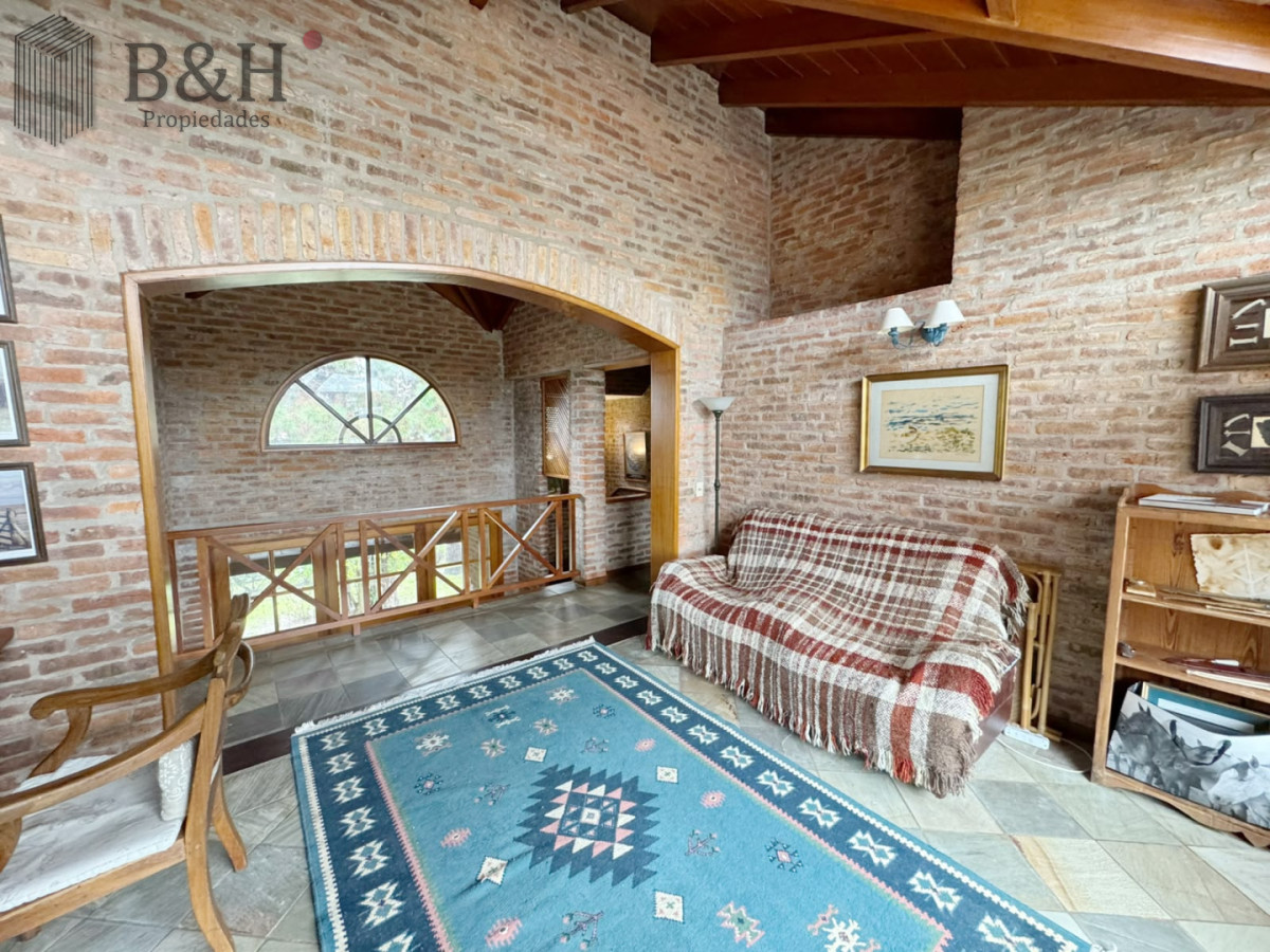 Casa ID.8005 - Venta de casa de 4 dormitorios en Playa Mansa, Punta del Este