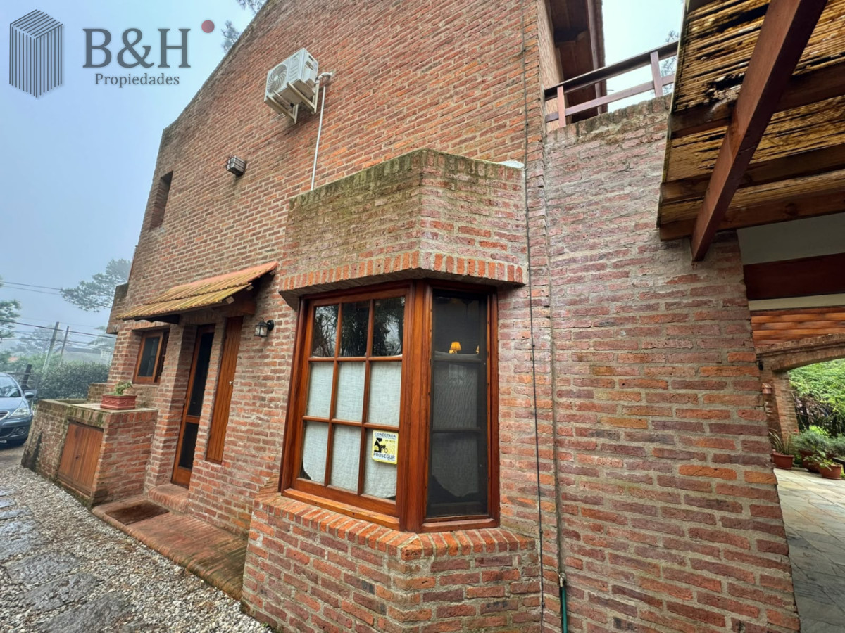 Casa ID.8005 - Venta de casa de 4 dormitorios en Playa Mansa, Punta del Este