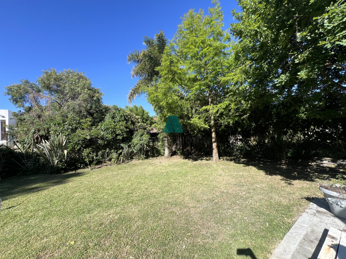 Casa ID.87 - Casa en alquiler anual, mansa parada 43 primera línea 