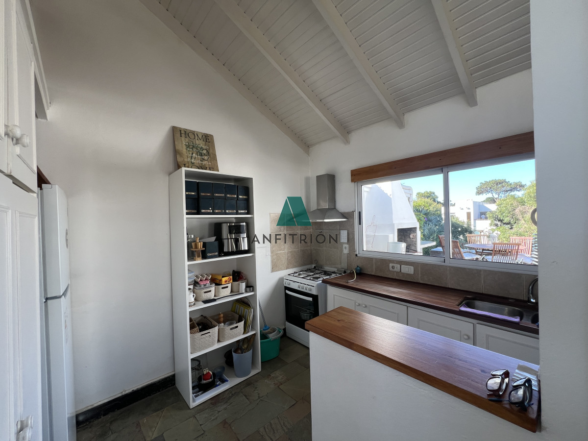 Casa ID.87 - Casa en alquiler anual, mansa parada 43 primera línea 