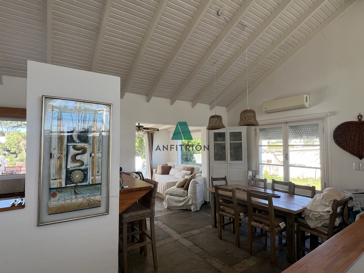 Casa ID.87 - Casa en alquiler anual, mansa parada 43 primera línea 