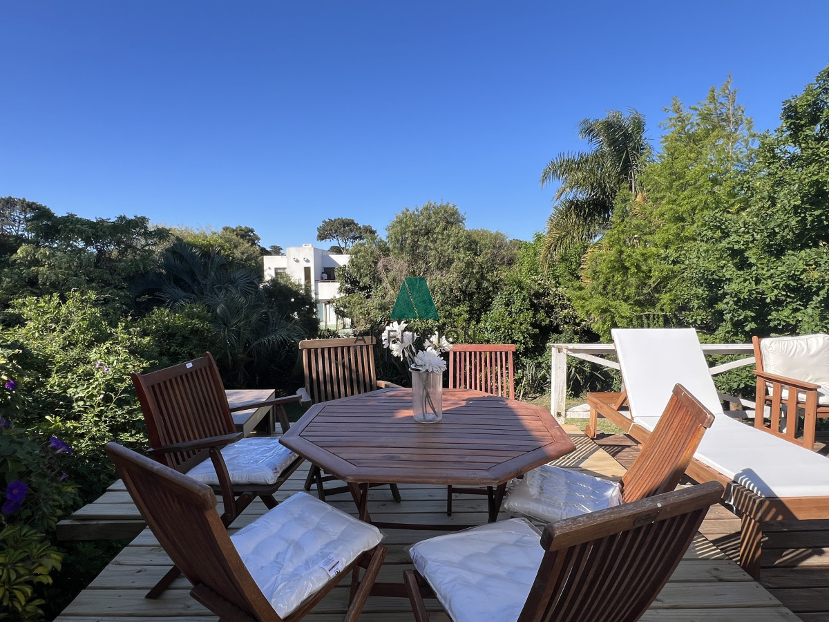 Casa ID.87 - Casa en alquiler anual, mansa parada 43 primera línea 