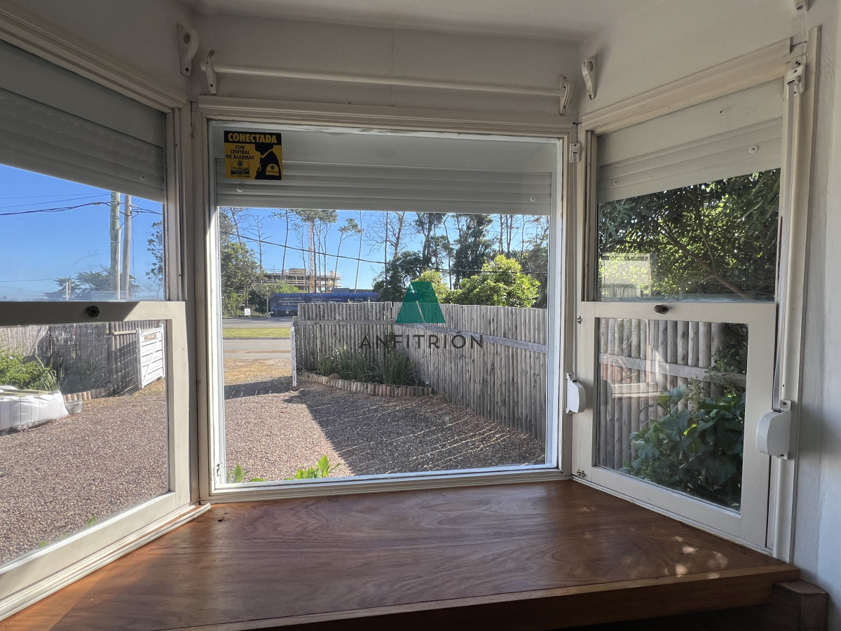 Casa ID.87 - Casa en alquiler anual, mansa parada 43 primera línea 