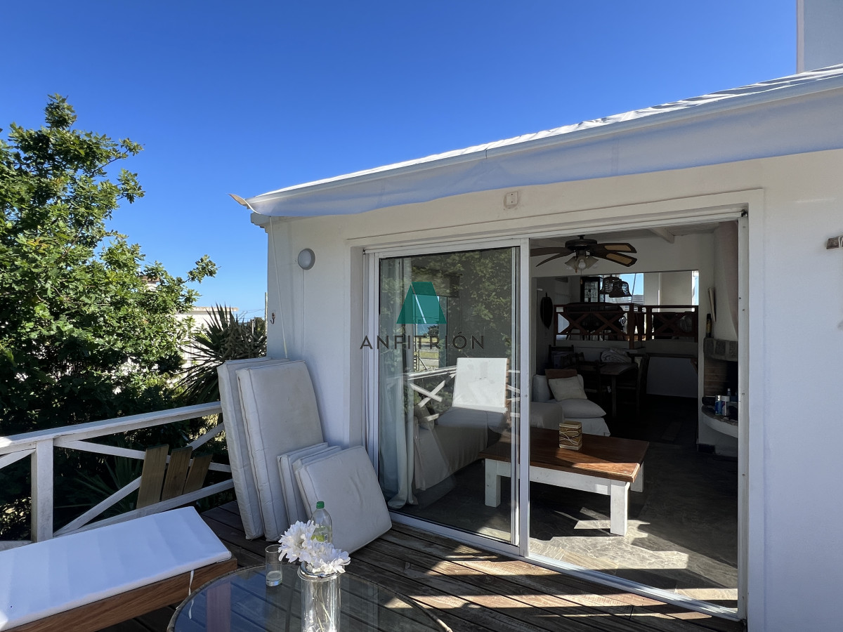 Casa ID.87 - Casa en alquiler anual, mansa parada 43 primera línea 