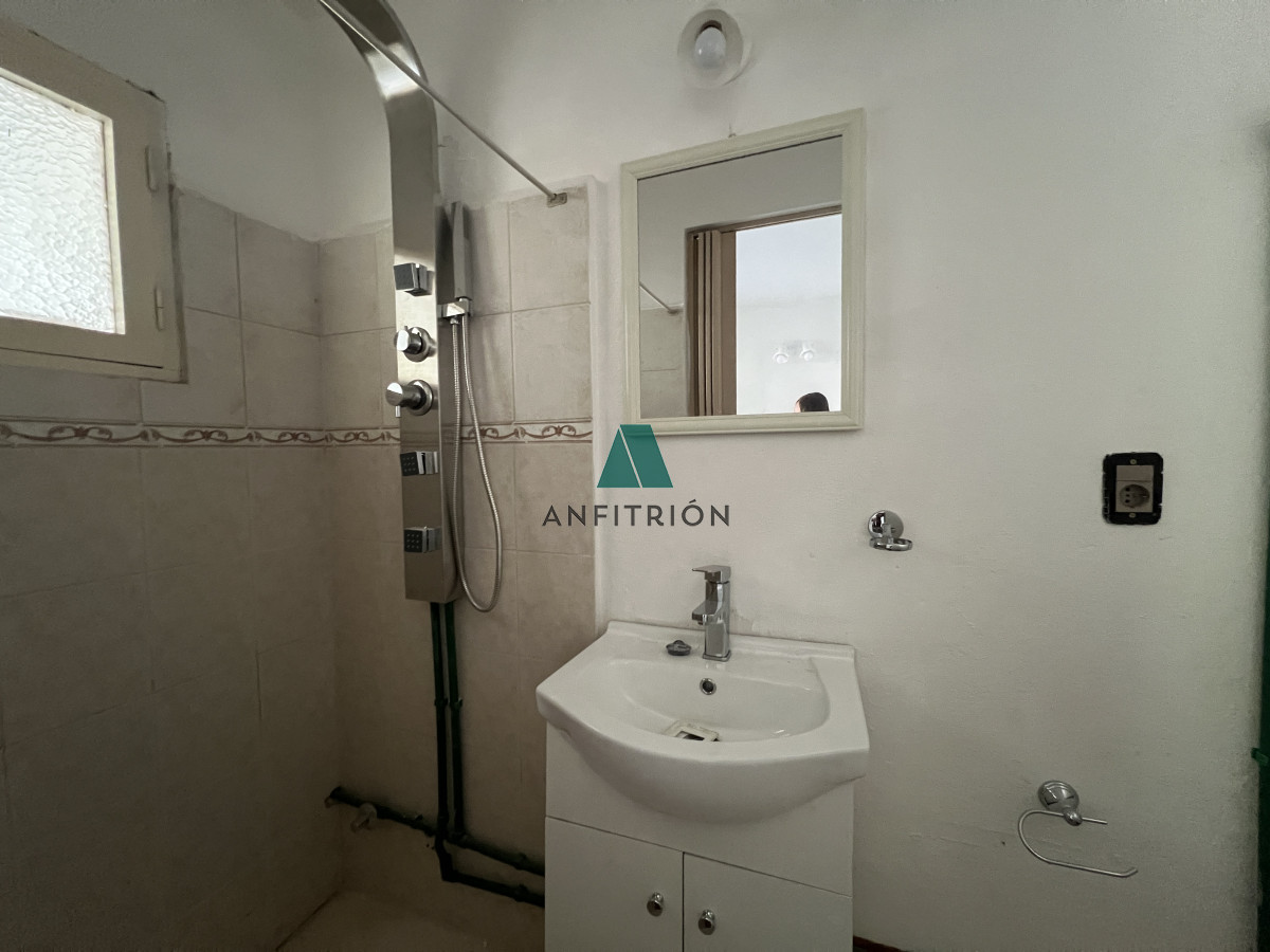 Casa ID.87 - Casa en alquiler anual, mansa parada 43 primera línea 