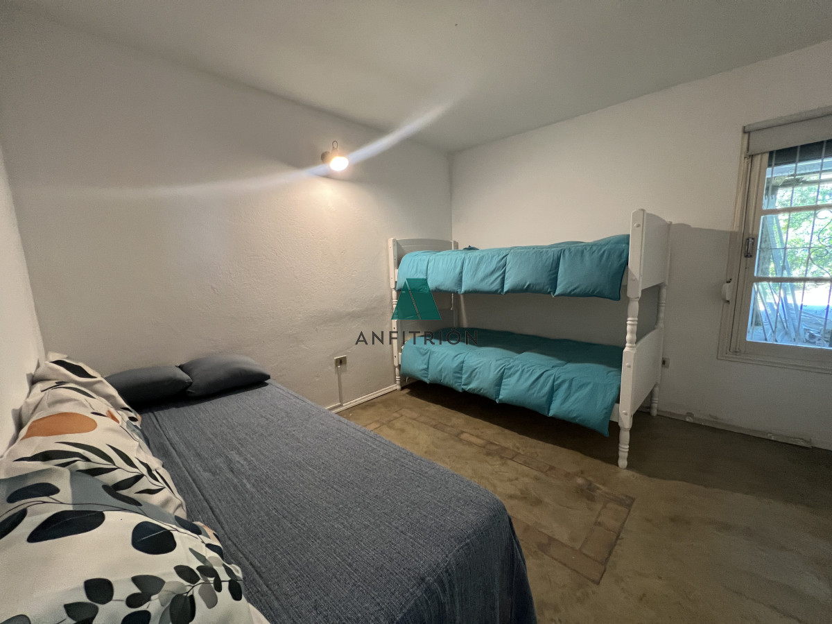 Casa ID.87 - Casa en alquiler anual, mansa parada 43 primera línea 