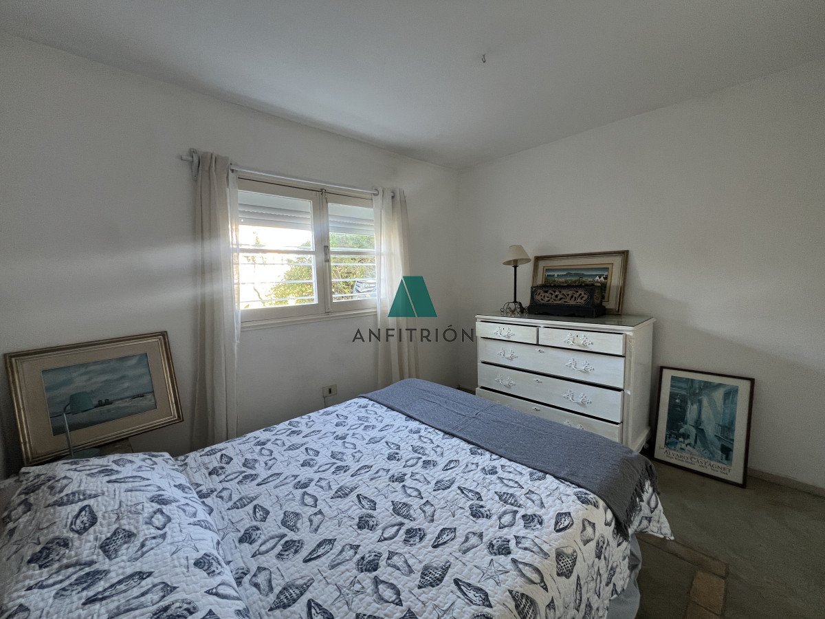 Casa ID.87 - Casa en alquiler anual, mansa parada 43 primera línea 