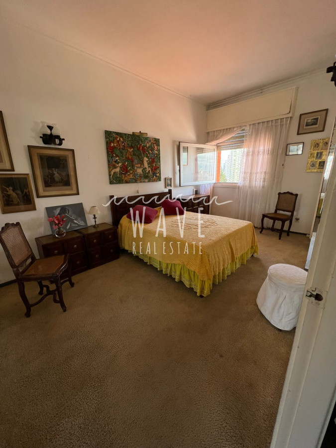 Apartamento ID.3974 - Península, OPORTUNIDAD. Apto 1 dormitorio a reciclar. Excelente ubicación.