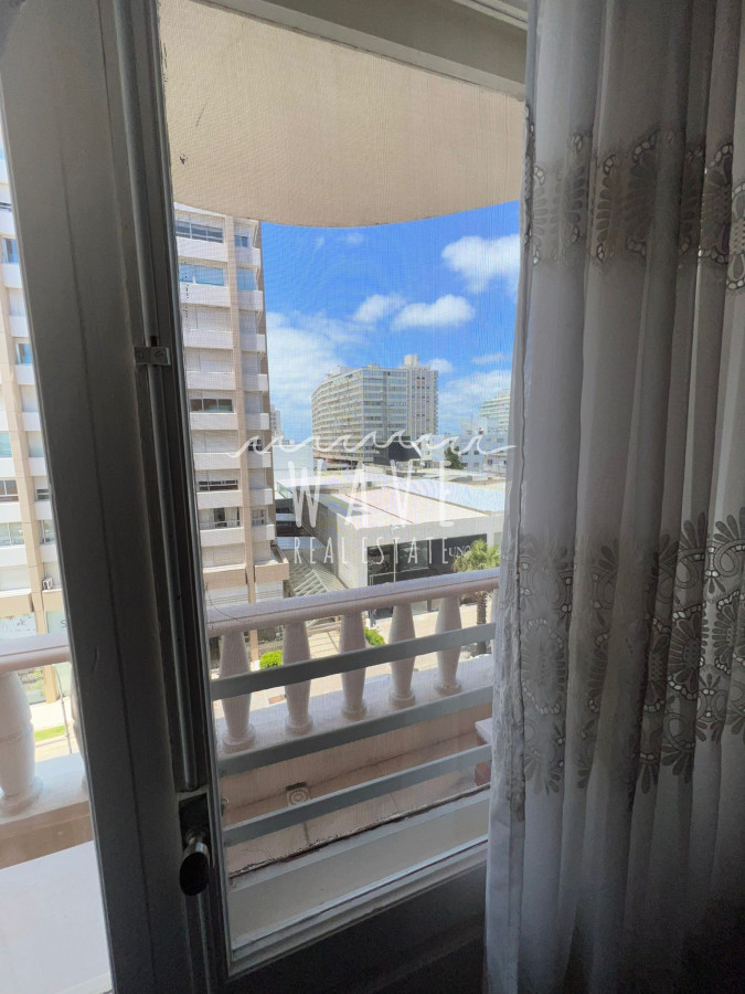 Apartamento ID.3974 - Península, OPORTUNIDAD. Apto 1 dormitorio a reciclar. Excelente ubicación.