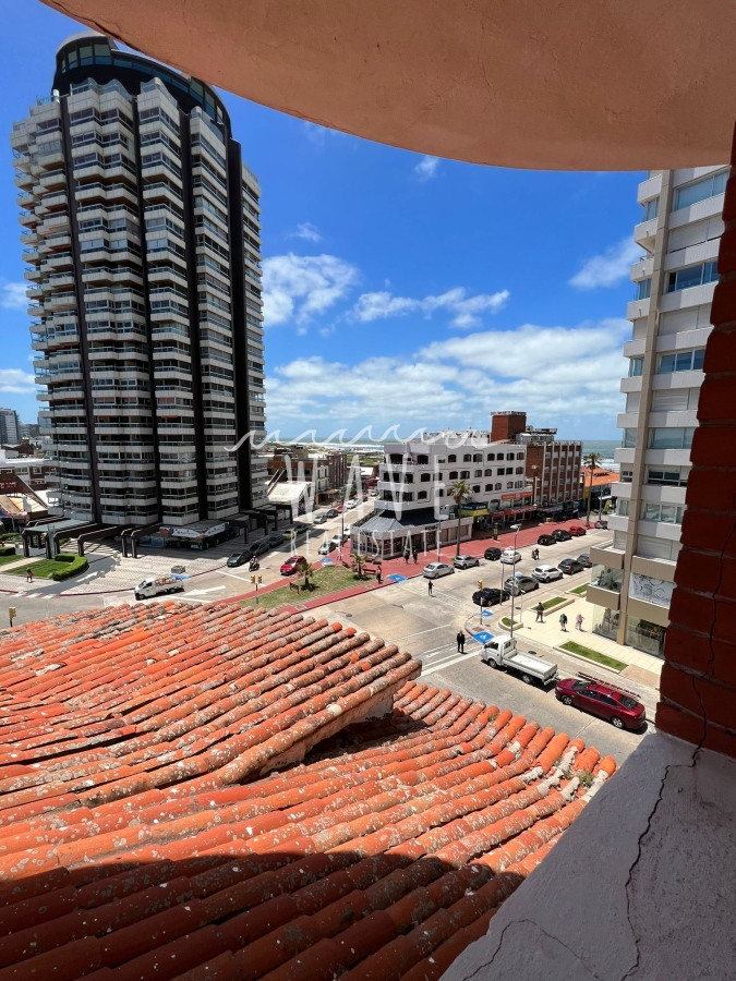 Apartamento ID.3974 - Península, OPORTUNIDAD. Apto 1 dormitorio a reciclar. Excelente ubicación.