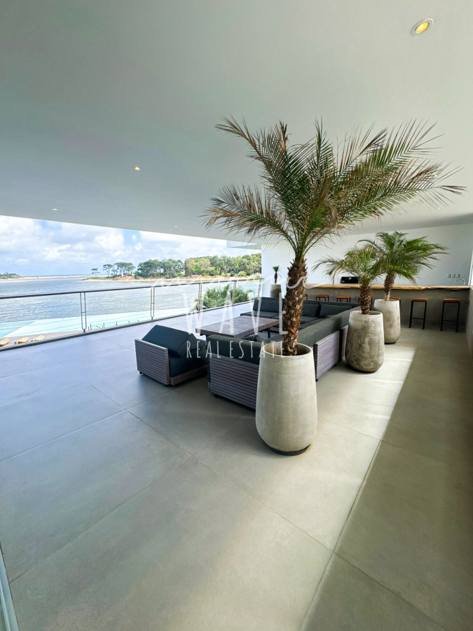 Apartamento ID.4944 - Exclusiva unidad en alquiler y venta primera línea La Barra 