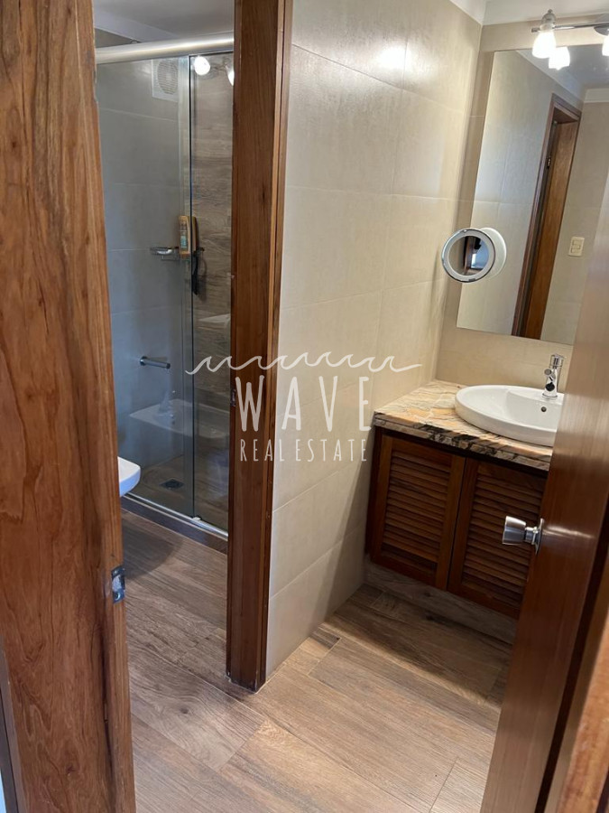Apartamento ID.1417 - Venta de Excelente Apartamento de 3 dormitorios más dependencia en Punta del Este.