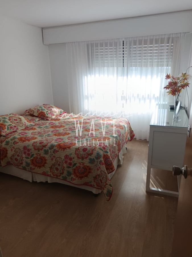 Apartamento ID.5560 - Venta de apartamento de 3 dormitorios en Playa Brava, Punta del Este