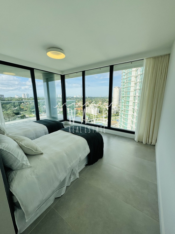 Apartamento ID.4074 - Venta apartamento, primera fila playa mansa, Punta del Este 