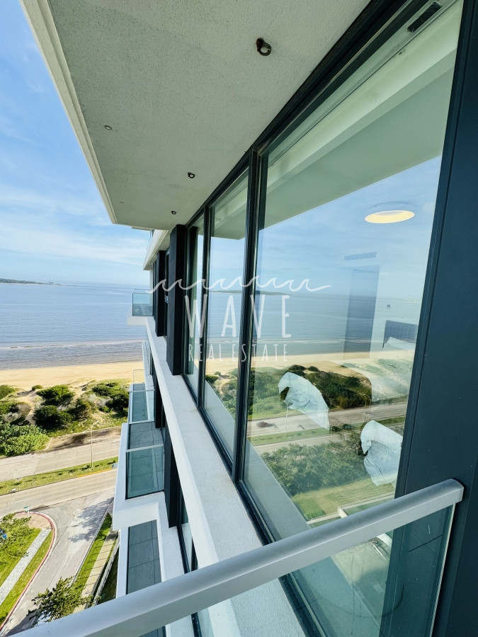 Apartamento ID.4074 - Venta apartamento, primera fila playa mansa, Punta del Este 
