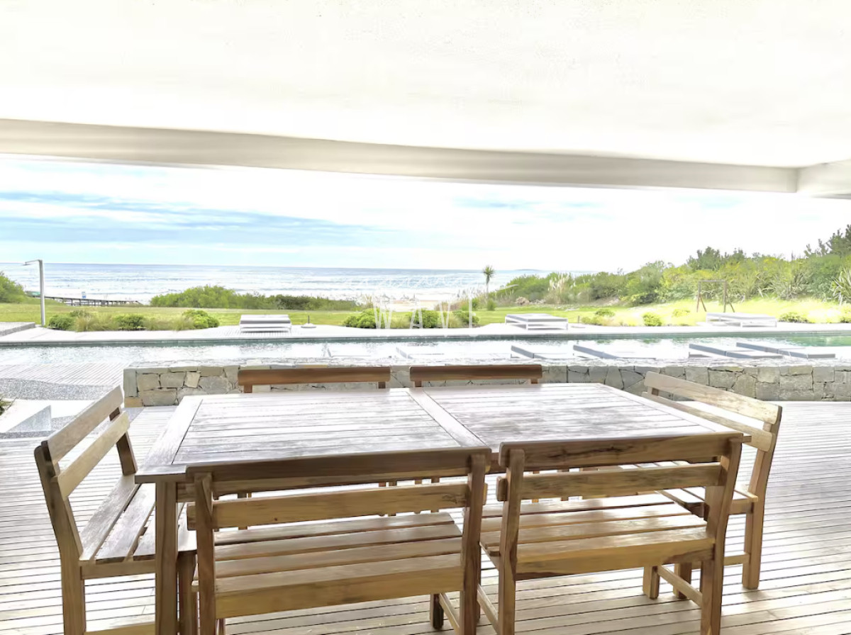 Apartamento ID.4270 - Venta de Apartamento, 3 dormitorios en suite en Manantiales, edificio con amenities