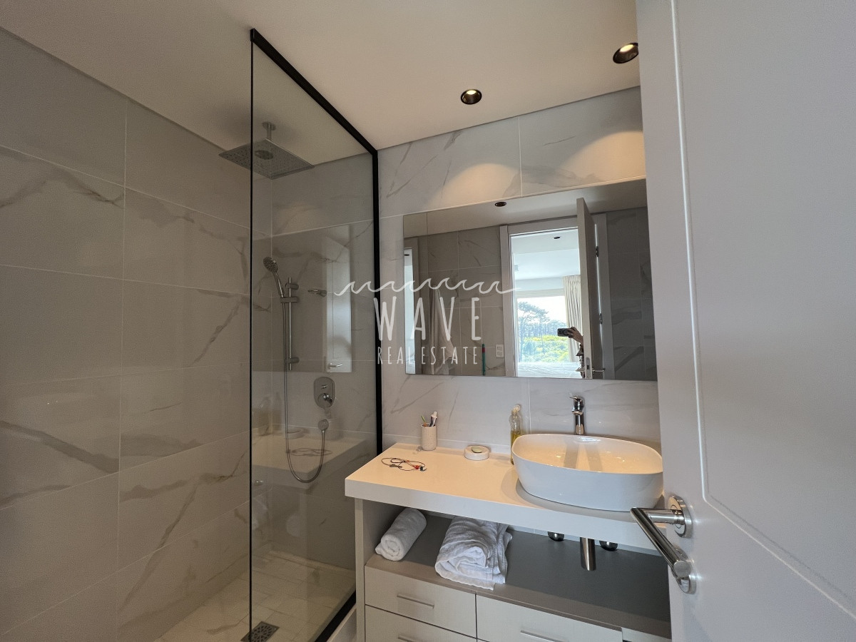 Apartamento ID.4404 - Alquiler temporal espectacular departamento, Manantiales, 3 Dormitorios 