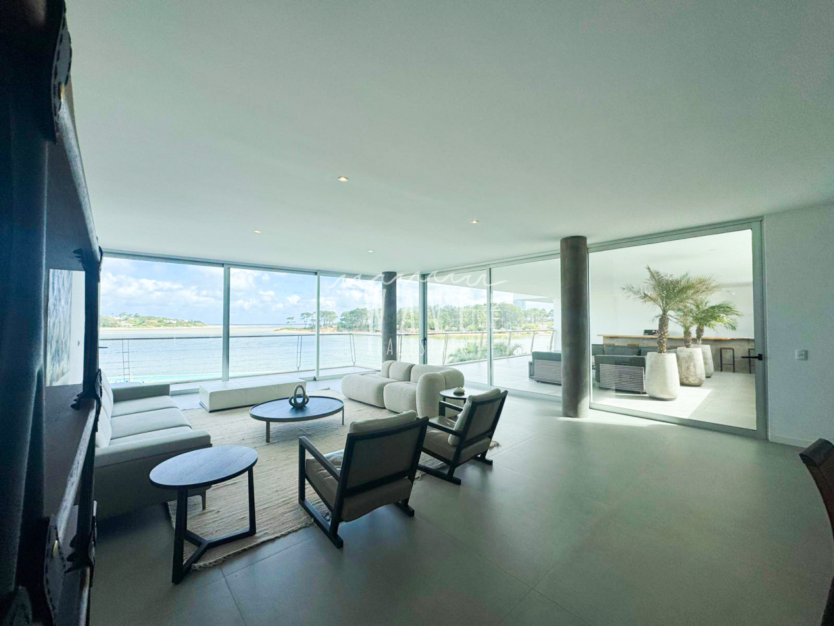 Apartamento ID.4944 - Exclusiva unidad en alquiler y venta primera línea La Barra 