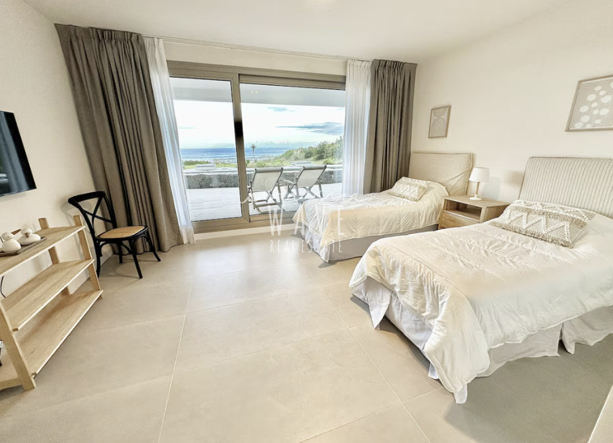 Apartamento ID.4270 - Venta de Apartamento, 3 dormitorios en suite en Manantiales, edificio con amenities