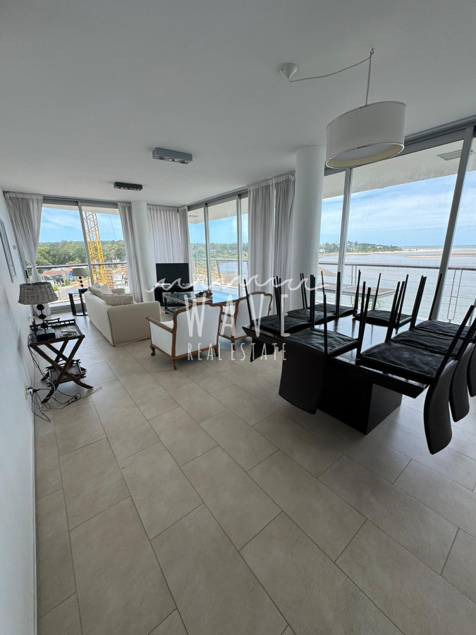 Apartamento ID.1258 - CÓMODA UNIDAD ESQUINERA SOBRE EL AGUA 