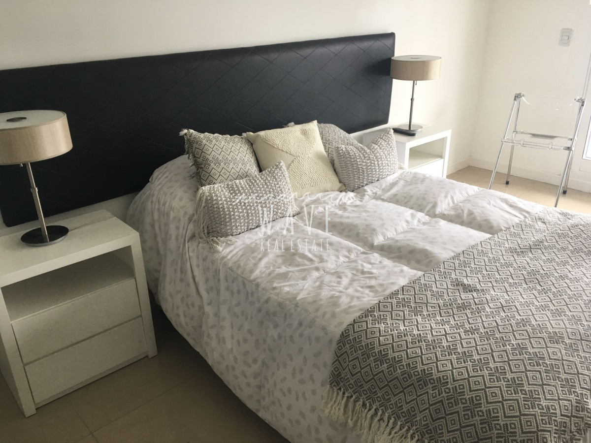 Apartamento ID.3732 - Mansa, a pasos de la Península y muy cerca del puerto. 2 dormitorios. Todos los servicios.