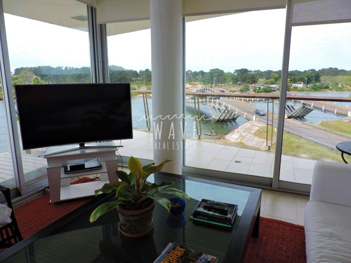 Apartamento ID.1240 - DELAMAR, Alquiler Anual. Sobre el arroyo, unidad de 3 dormitorios. 