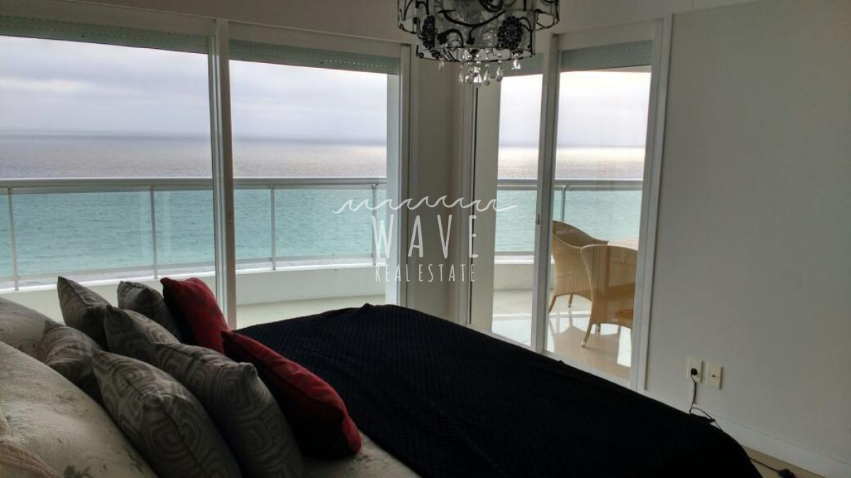 Apartamento ID.99 - Alquiler Apartamento de 3 Dormitorios en Suite en Playa Mansa, Punta del Este.