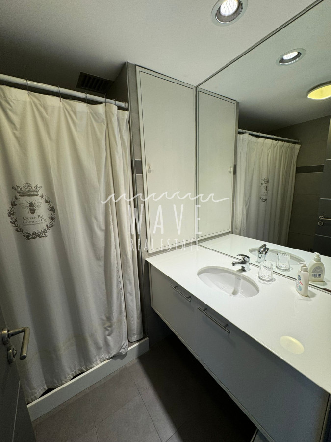 Apartamento ID.4483 - Alquiler Verano, Mansa, primera línea, 3 dormitorios. Full Amenities