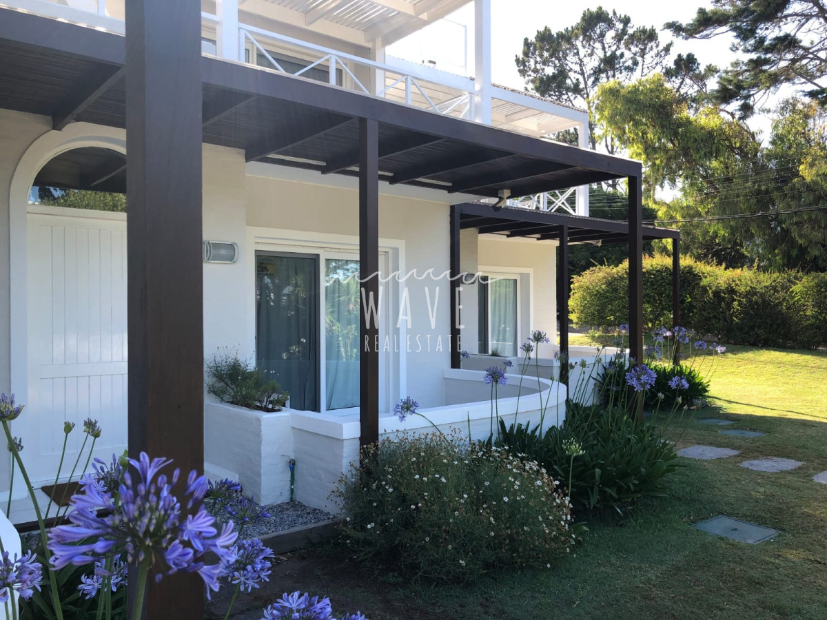 Apartamento ID.4312 - La Barra, a metros del agua, 3 suites, terraza con parrillero, mirador al mar.